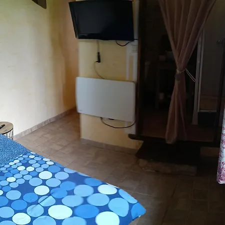 Petit Avec Piscine Apartament *
